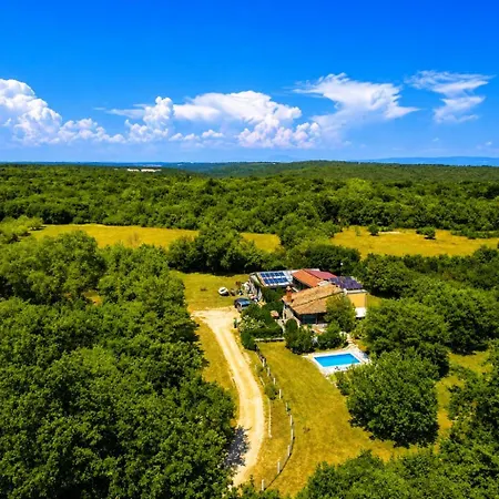 Holiday Home Green Vakantiehuis Valtura