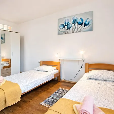 Holiday Home Green Feriehus Valtura