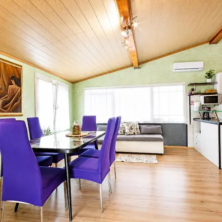 Vakantiehuis Holiday Home Green Valtura